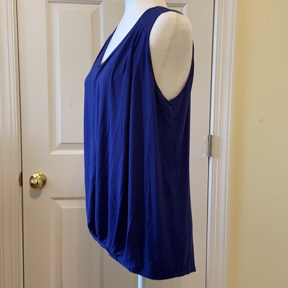 Cable & Gauge, Blue bubble hem, V-neck, hi-low top - Picture 1 of 6